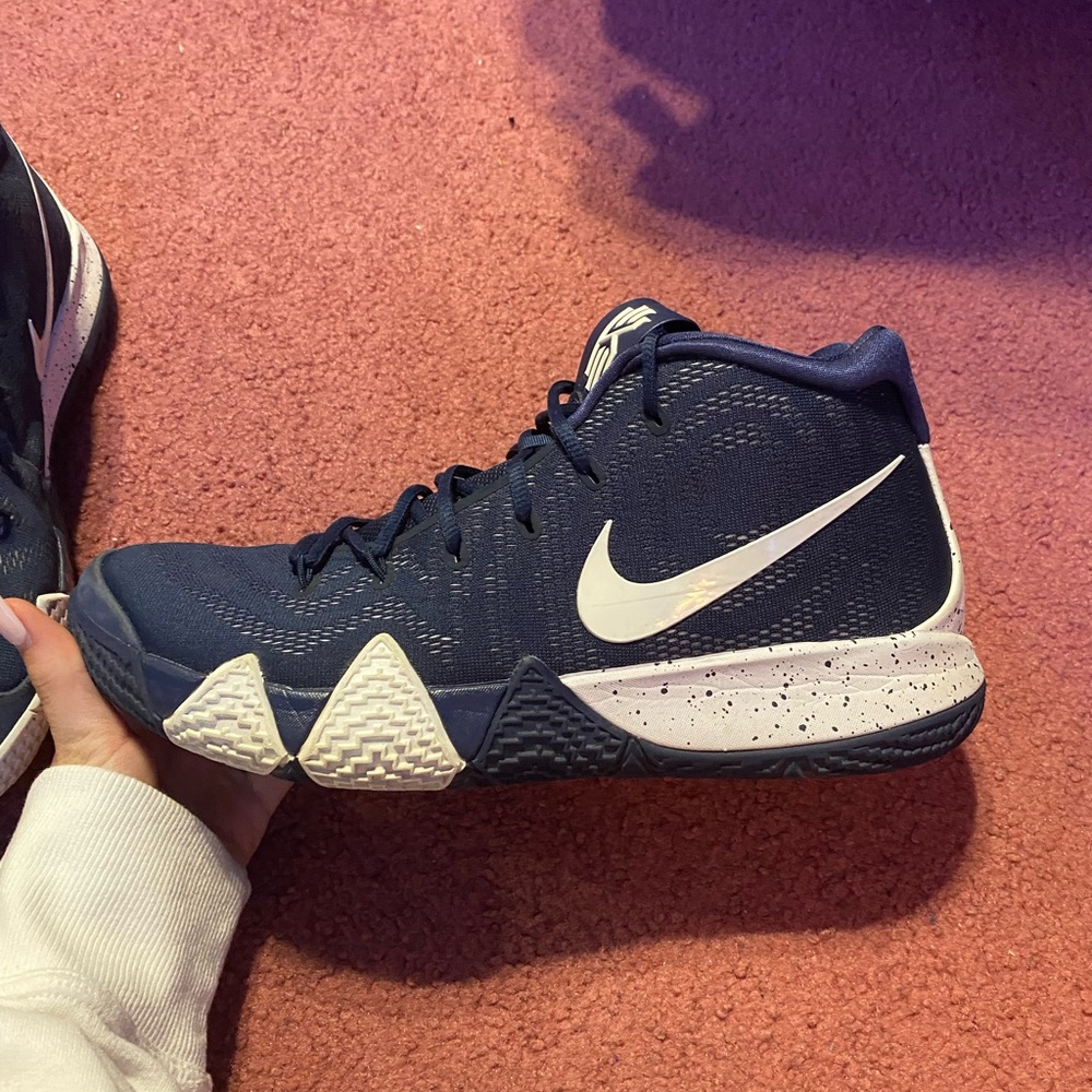 Nike Kyrie 4 ‘Midnight Navy’